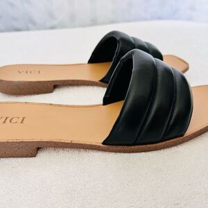 Vici Black Quilted Slide Sandals Sz 8.5 Comfortable Versatile Luxury Designer